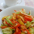 野菜も食べよう〜！スパイシー揚げ焼きポテトのサラダとコーヒーのランチ。 by akkiさん