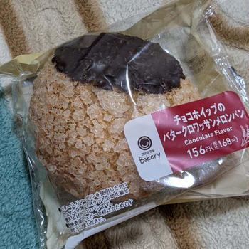 ファミマル　チョコホイップのバタークロワッサンメロンパン