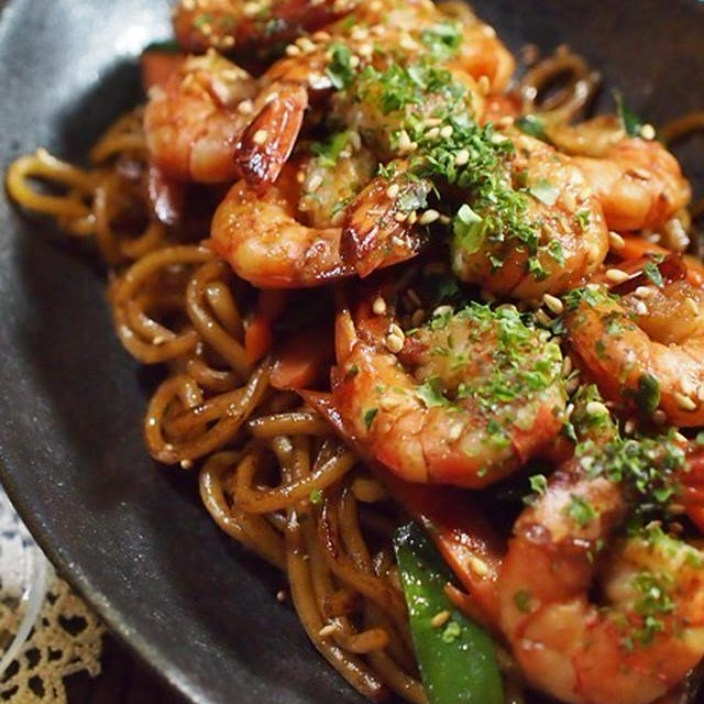 ★シマダヤ　鉄板麺 de えびのせピリ辛焼きそば　作ってみましたぁ♪