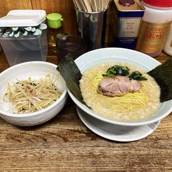 朝ラーメンをかためで啜る 〜セットネギ丼・背脂・ラーショ〜