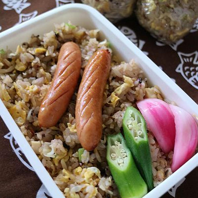 筍とチキンのチャーハン弁当～おにぎりも