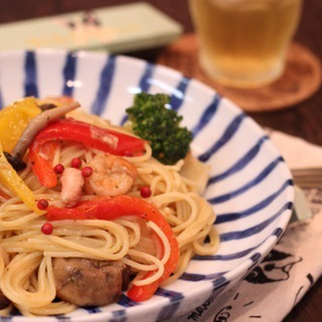 昼カフェ☆コストコのシーフードアヒージョアレンジレシピ・シーフードの和風オイルパスタ　プロレス？