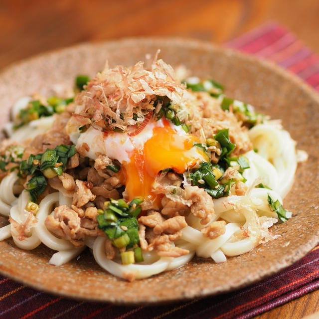 ニラだれ肉混ぜうどん、ニラだれで台湾風？混ぜうどん