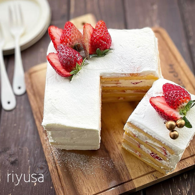 簡単なのに高見えおやつ ふわふわ苺のスクエアケーキ By Riyusaさん レシピブログ 料理ブログのレシピ満載