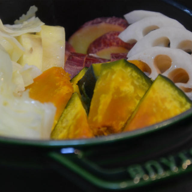 ストウブで「蒸し野菜とパリパリチキン」