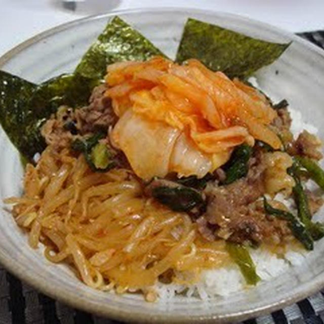 焼き肉丼（Stir-Fried Beef Rice Bowl）