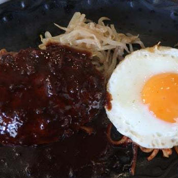 バンビ 四谷店　タイムサービスは750円でハンバーグ