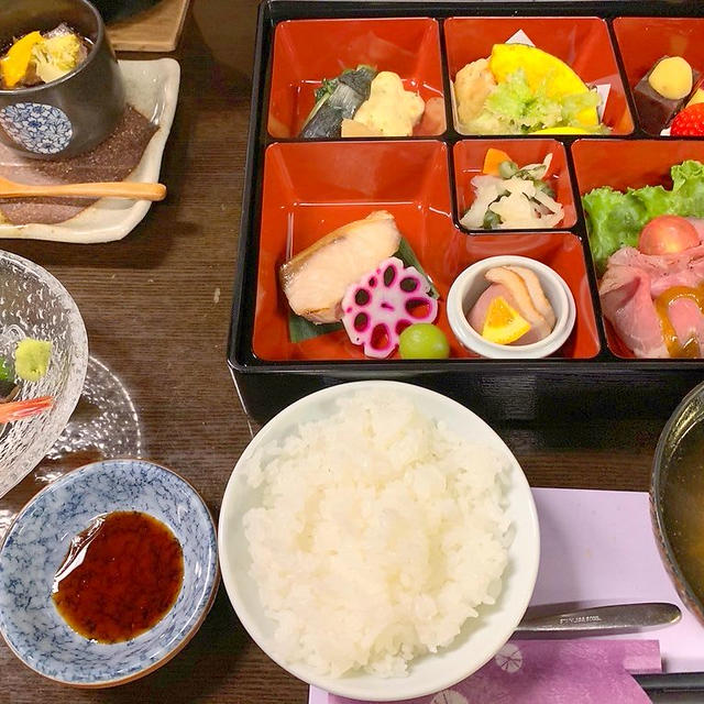 苗場コンドミニアムホテルウエスト　夕食は本館で御宿本陣で三国御前