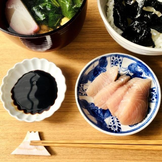 お雑煮と刺身、寿司飯　＆ヤマザキのカヌレ