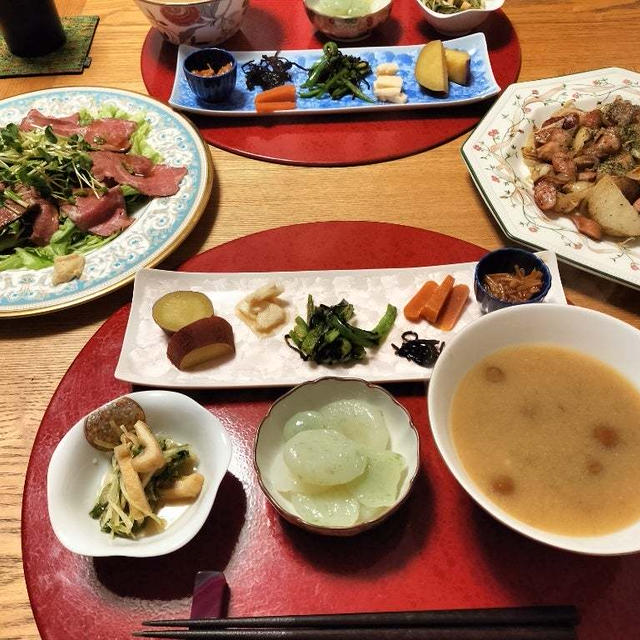 ジャーマンポテトとローストビーフサラダと小鉢8品