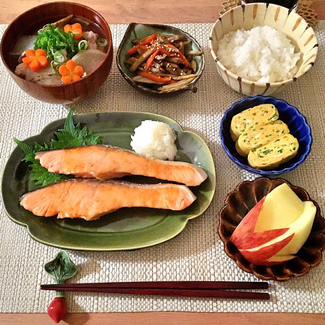 40.【40分】豚汁/きんぴら/鮭の塩焼き/玉子焼き