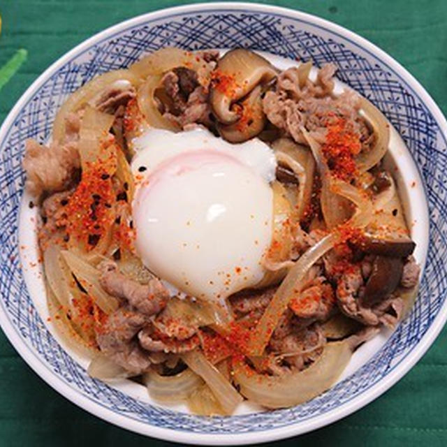 温玉を載せたつゆだく牛丼