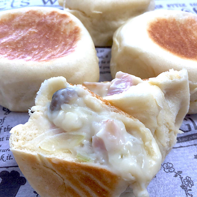 お豆腐と豆乳でとろ～り！「フライパンでも作れる！豆乳きのこグラタンパン」