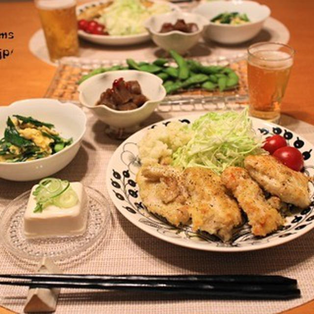 『鶏胸肉のパン粉ソテー』の献立。