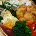 鮭の混ぜご飯と鶏ムネ天ぷら弁当