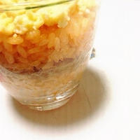 充実野菜カラフルカップすし四人分