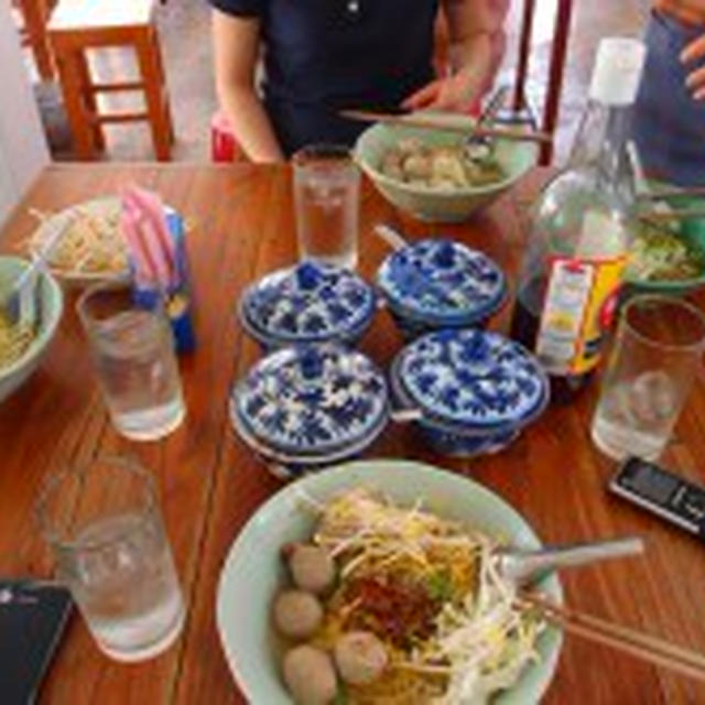 タイラーメン（バーミーナーム・ルークチン）