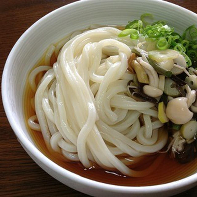 朝ごはんに「冷や山菜ぶっかけうどん」
