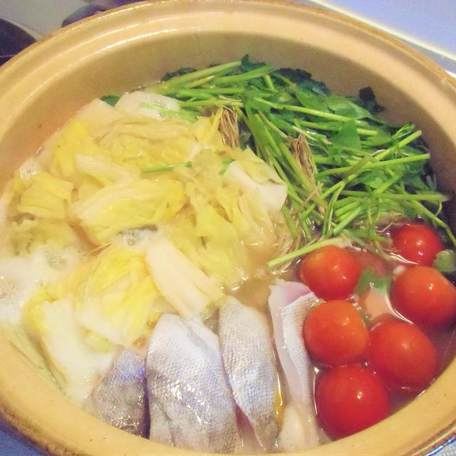 くもりときどき雨　　白菜の漬けものとタラの野菜鍋