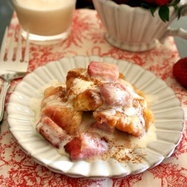 Strawberry White Chocolate Bread Pudding with Vanilla Sherry Sauce苺とホワイトチョコレートのブレッドプディング