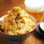 メシ通！「鶏むね肉と白菜のみそ親子丼」、そびえ立つ親子丼！