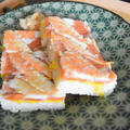 菊花入りエビとサーモンの押し寿司。秋の香りを挟んだ簡単お寿司。