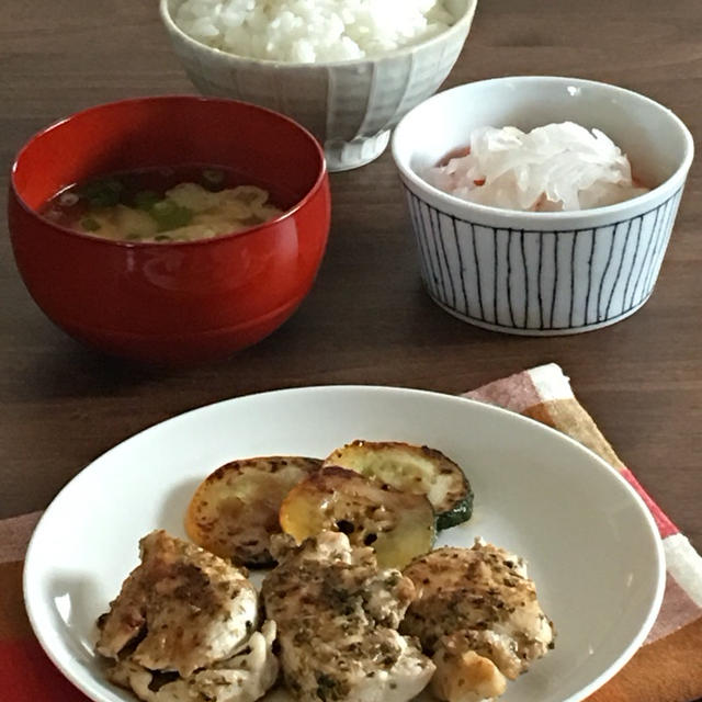 シーズニングスパイスを使ったハーブチキン。