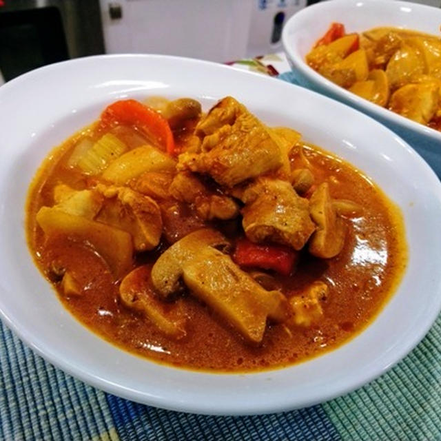 夫は筋挫傷で歩けない ～ 私は背中ぎっくりで痛い痛い ～ 鶏もも肉でバターチキンカレー