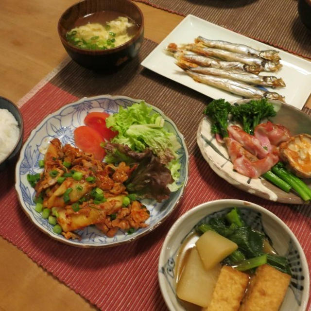 豚キムチなんかの晩ご飯　と　今年お初のクリスマスローズ♪