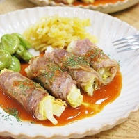 豚肉のスパイシーキャベツ巻き　フルーティーソースがけ