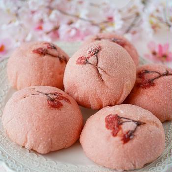 桜クリームメロンパン