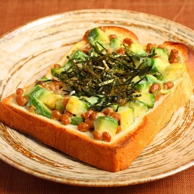 食パン×アボカドレシピ【アボカド納豆トースト】