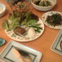 鮭、野菜の肉味噌包み、レバニラ、お豆マメまめサラダ、小松菜煮浸し、わかめととうふの味噌汁