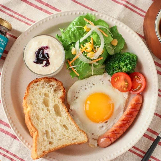 ＊カシスジャムヨーグルトde朝ごはん＊