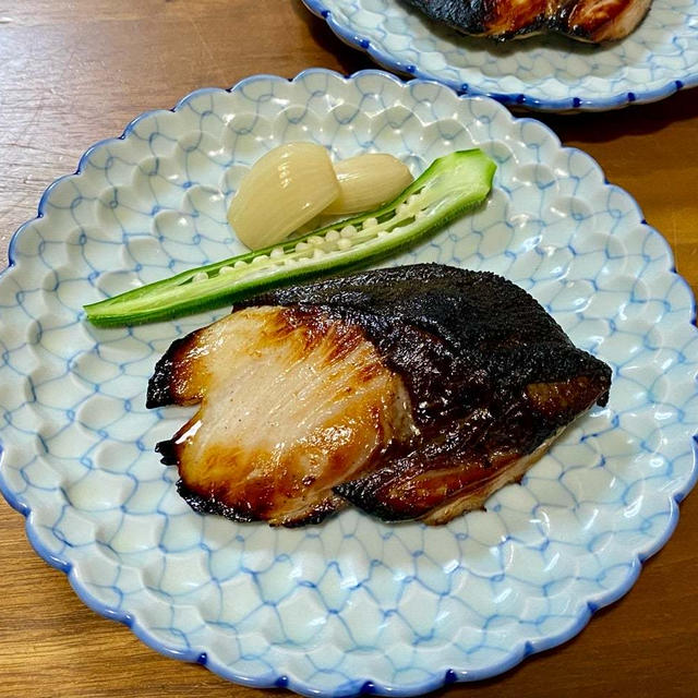 焦げ焦げな鰤の塩麹焼き ！