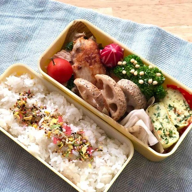 【 JKと夫2人分のお弁当＊手羽先揚げ 】
