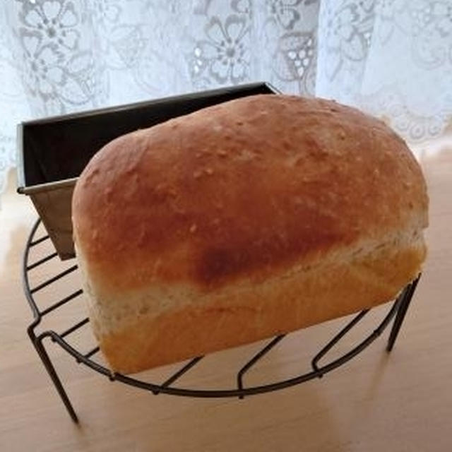 醤油麹の白ごま食パン🎵