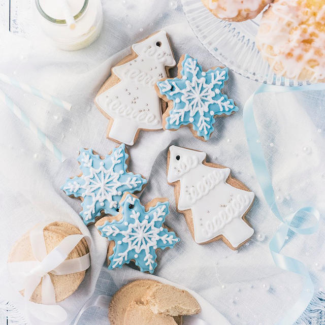 Blue & White Christmas Sweets Styling