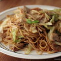 にんにく醤油焼きそば・鶏胸肉と小松菜のコチュ炒め