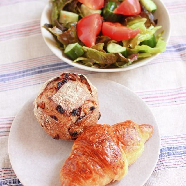 サラダとパンでお手軽ランチ、そして今日のおやつ「実ごとなゼリー 甘夏」のこと♪