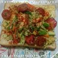 スパイスたっぷり緑黄色野菜トースト 

