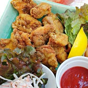 庭でランチ♪カレー風味の鶏唐揚～☆☆☆