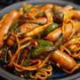 カラヒグ麺とシャウエッセンのナポリタン