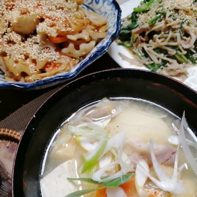 豚汁。。こんにゃくが。。