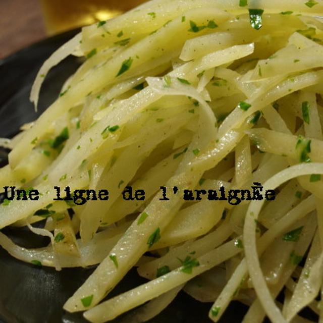 秘伝？しゃきしゃきポテトとセロリの葉っぱ炒め、と。