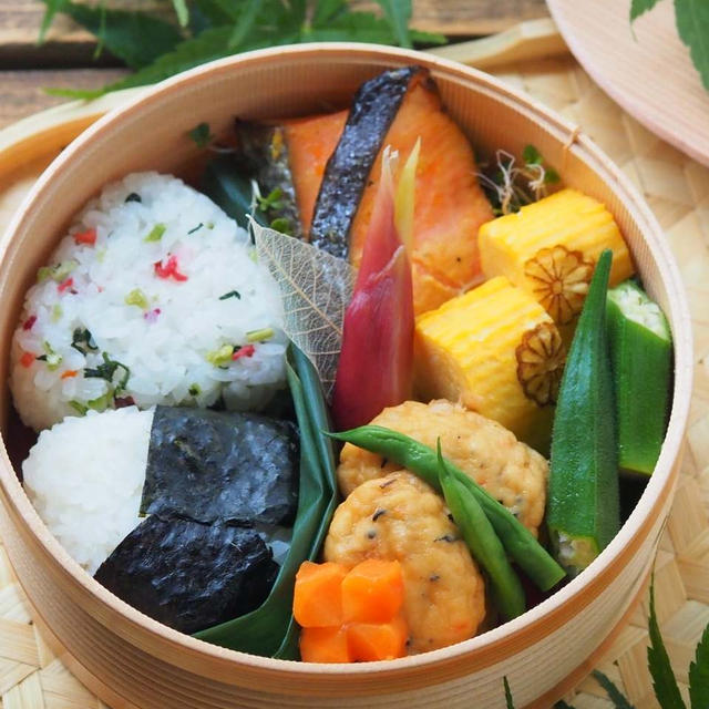 【見た目もかわいい】さんかくおにぎり弁当