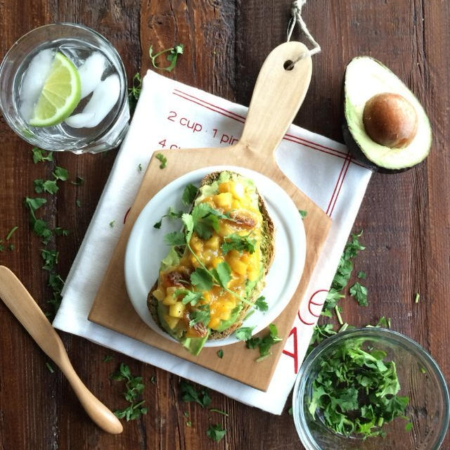 Avocado Toast with Mango Apple Chutneyマンゴーチャツネのせアボカドトースト