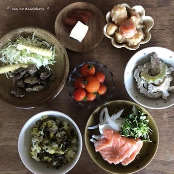 高菜ご飯とからすみ、赤鶏炭火焼の朝ごはん