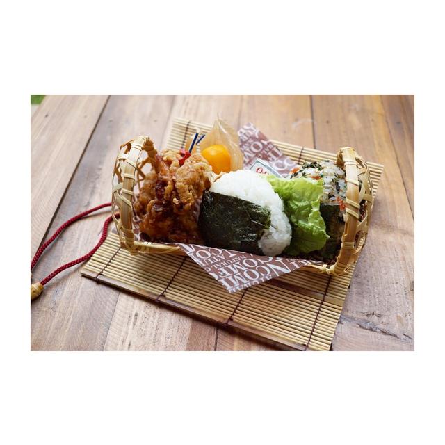 海苔なしのおにぎりとありのおにぎり弁当♪