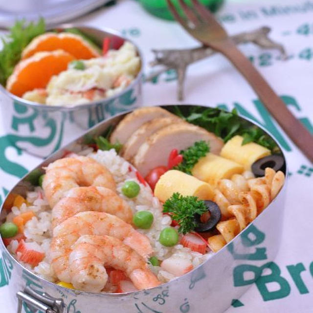 鶏ハムのスモークと海老炒飯のお弁当